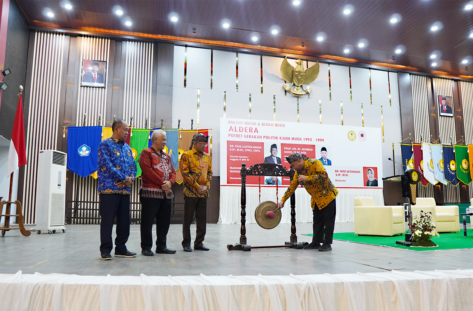 bedah buku dan kuliah umum