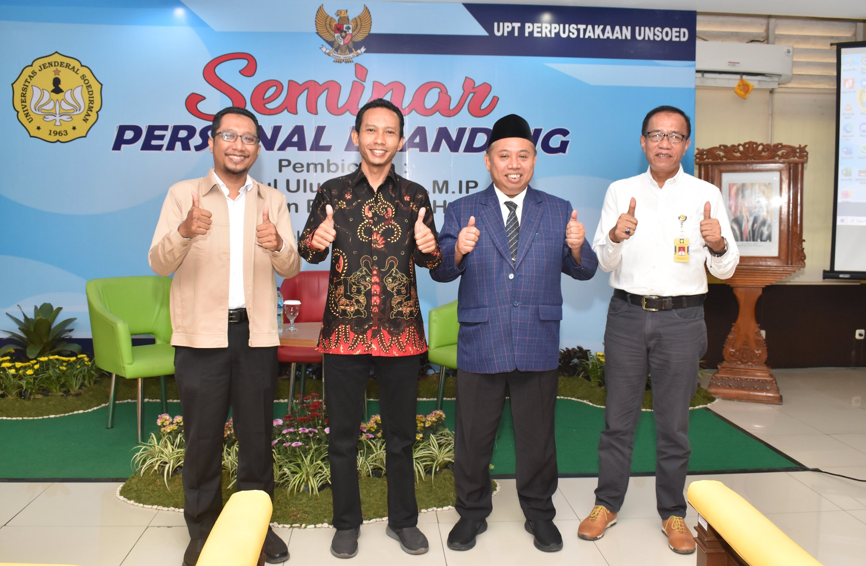 rektor bersama narasumber