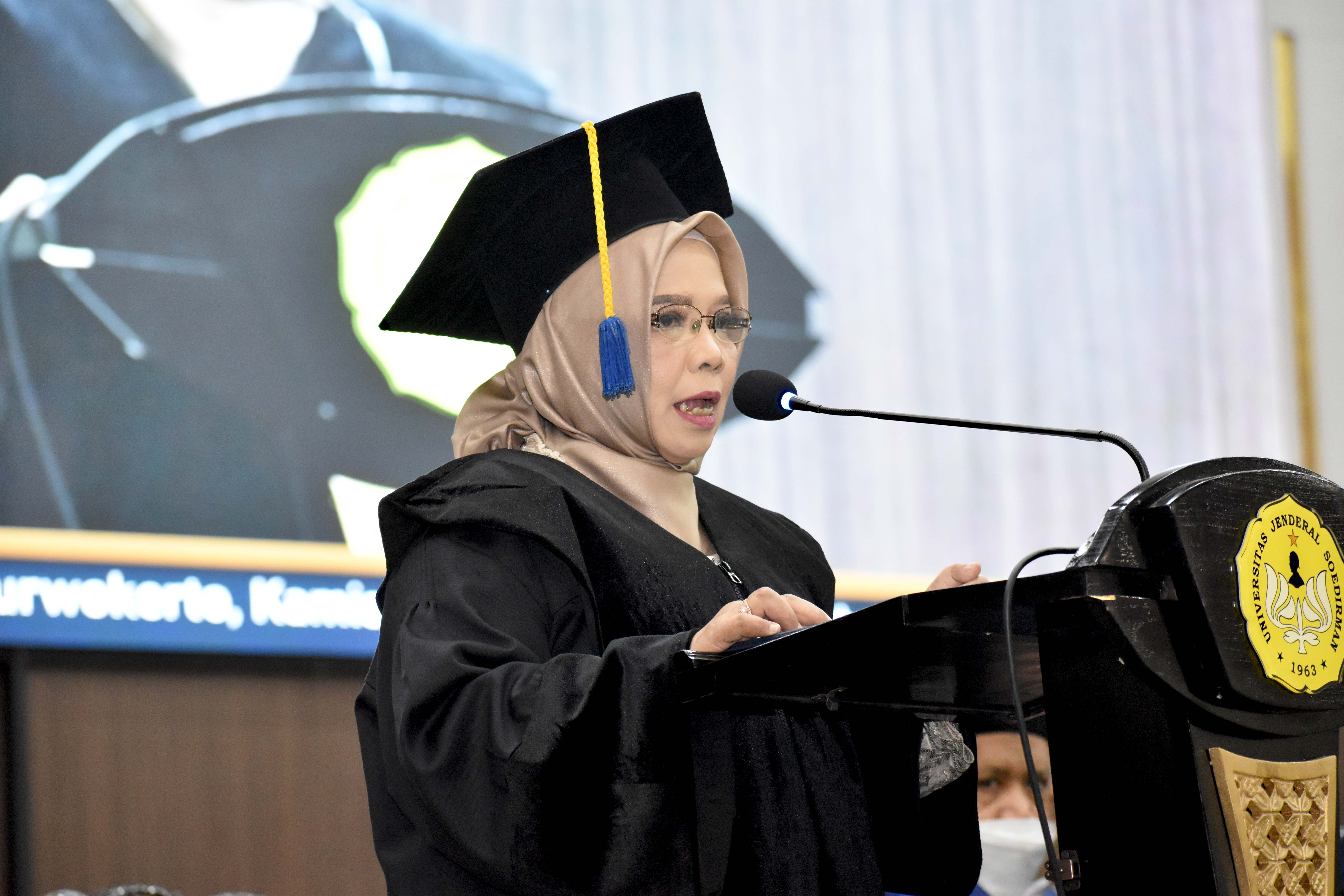 Prof. Dr. Dwi Sunu Widyartini, M.Si