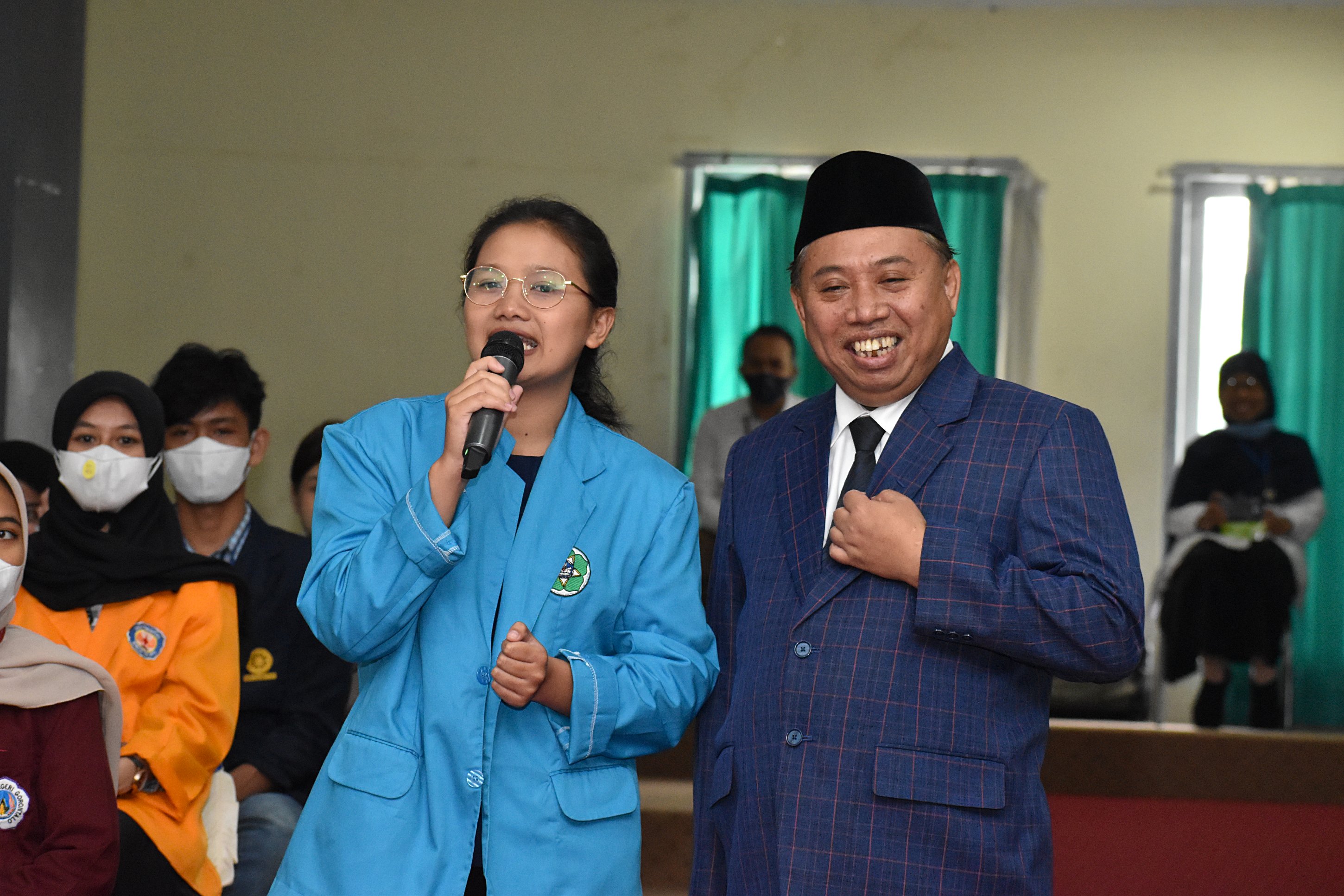 rektor bersama mhs