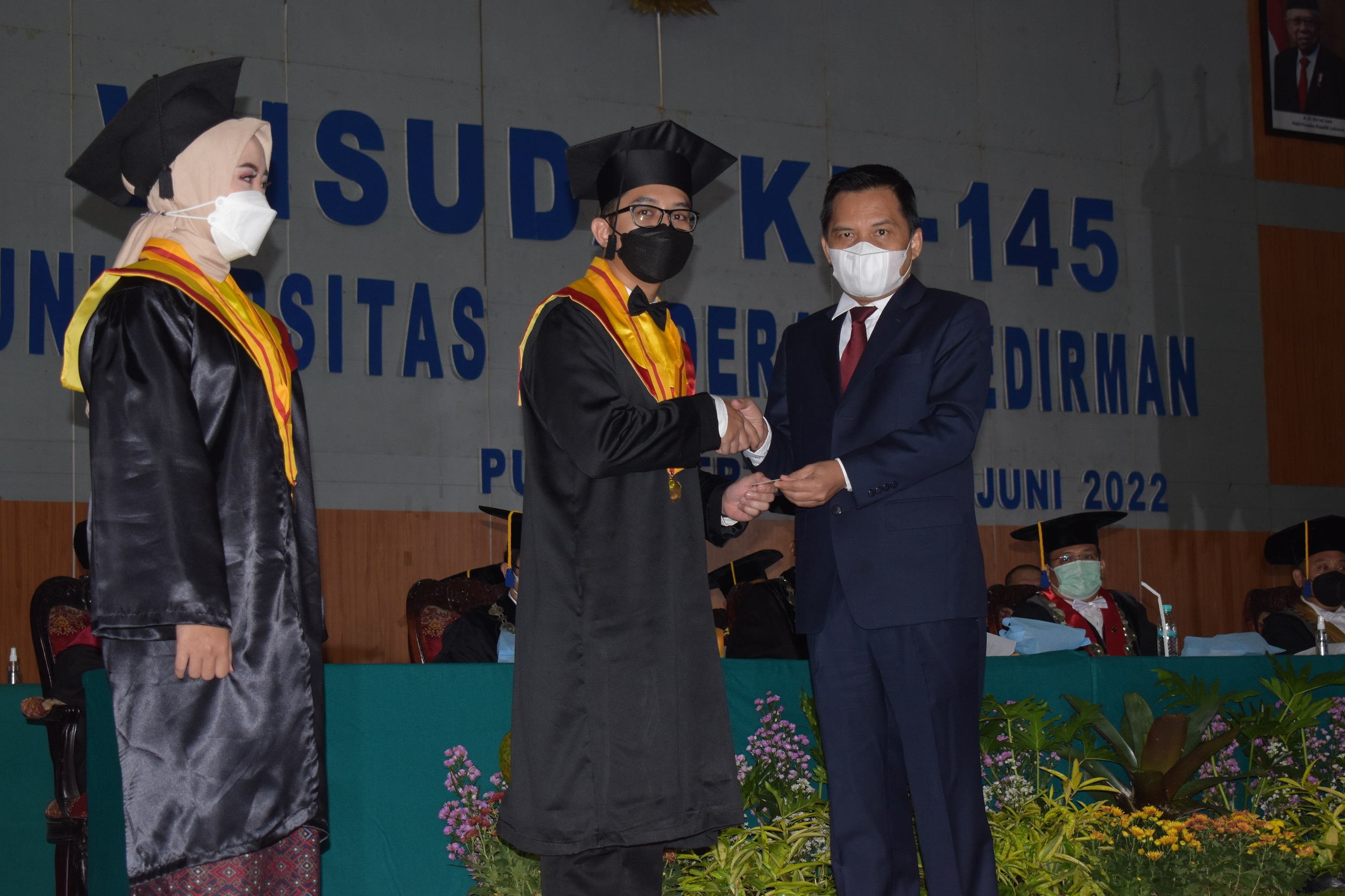 penyerahan kartu alumni