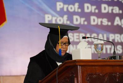 Prof. Dr. Dra. Warsinah